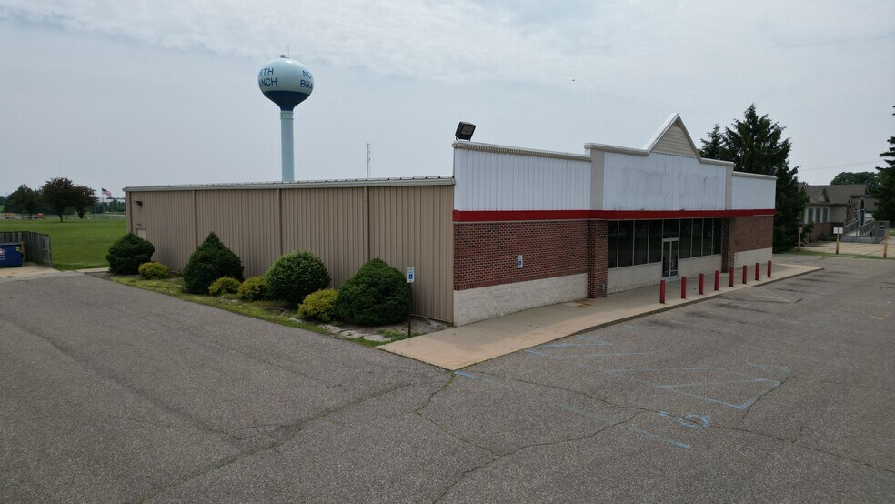 More Photos Of 4464 Huron St, North Branch Freestanding For Sale