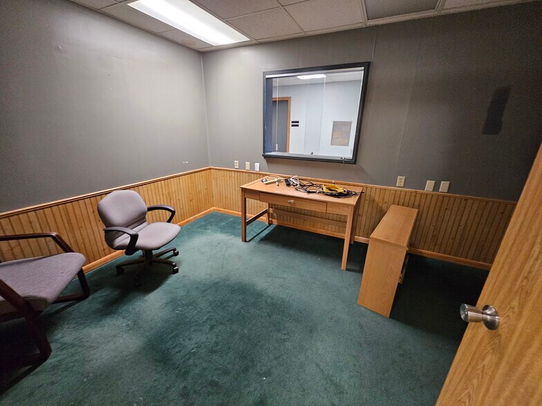 More Photos Of 97 S 4th St, Ishpeming Office For Lease