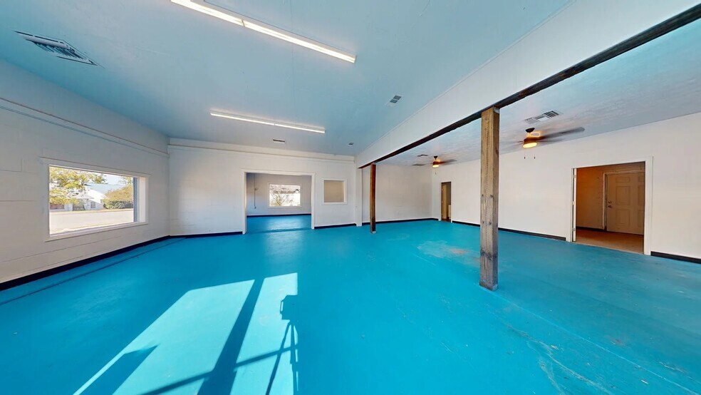 More Photos Of 3851 Harrington st, Oak Park Light Distribution For Sale