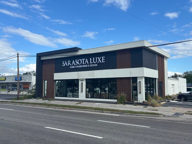 More Photos Of 4441 S Tamiami Trl, Sarasota Freestanding For Lease