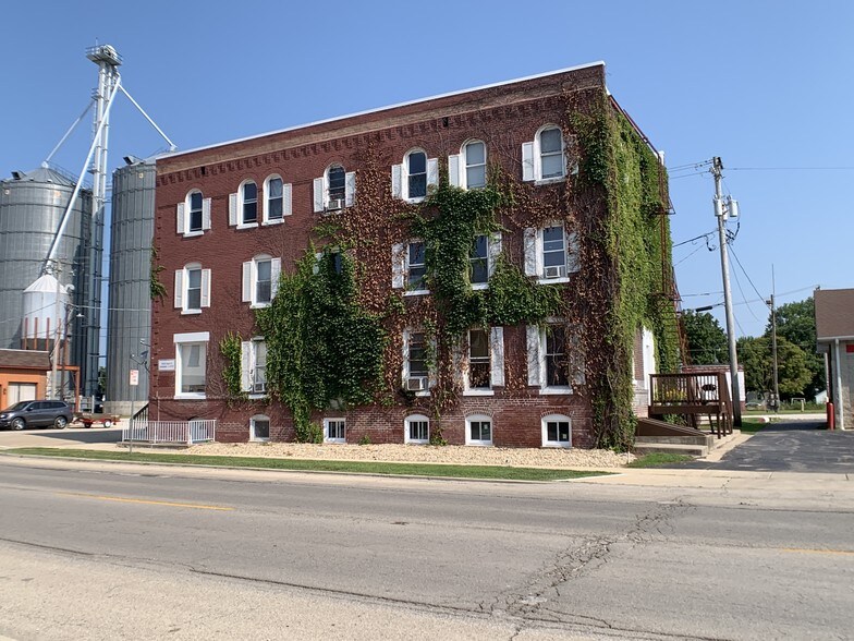 More Photos Of 105 N Depot St, Somonauk Apartments For Sale