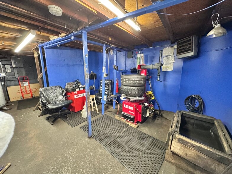 More Photos Of 973 Bergen St, Newark Auto Repair For Sale