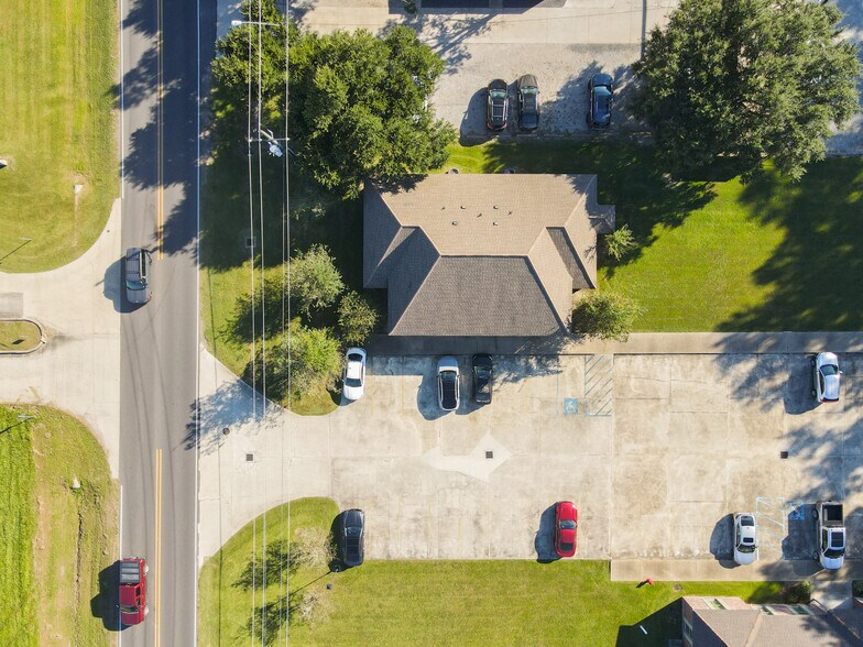 More Photos Of 1201 S Purpera Ave, Gonzales Office For Lease