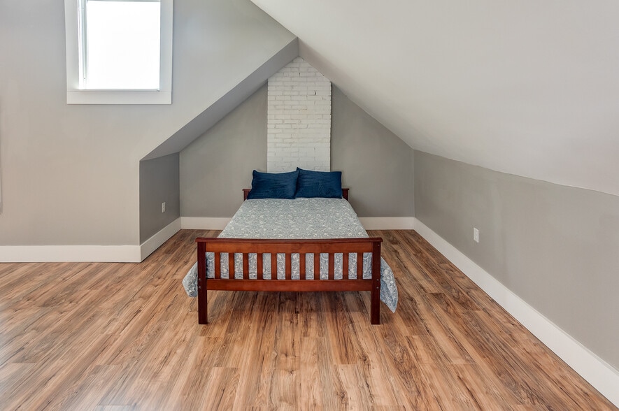 More Photos Of 205 S Illinois St, Belleville Office Residential For Sale