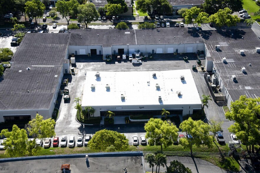 More Photos Of 3320-3350 NW 53rd St, Fort Lauderdale Light Manufacturing For Sale