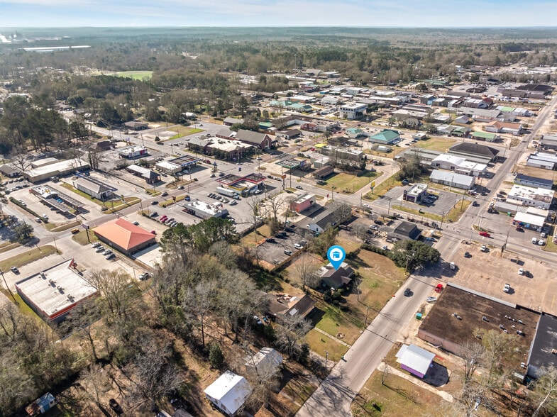 More Photos Of 902 Court St, Waynesboro Flex For Sale