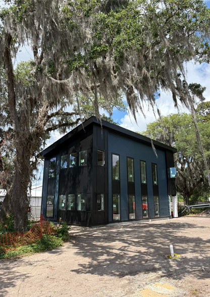 More Photos Of 7031 Market St, Wilmington Office For Lease