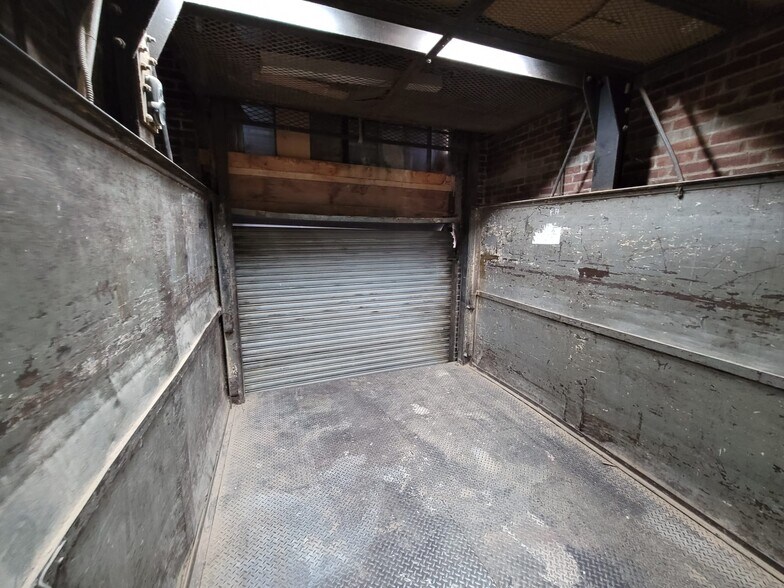 More Photos Of 830 Barry St, Bronx Warehouse For Lease