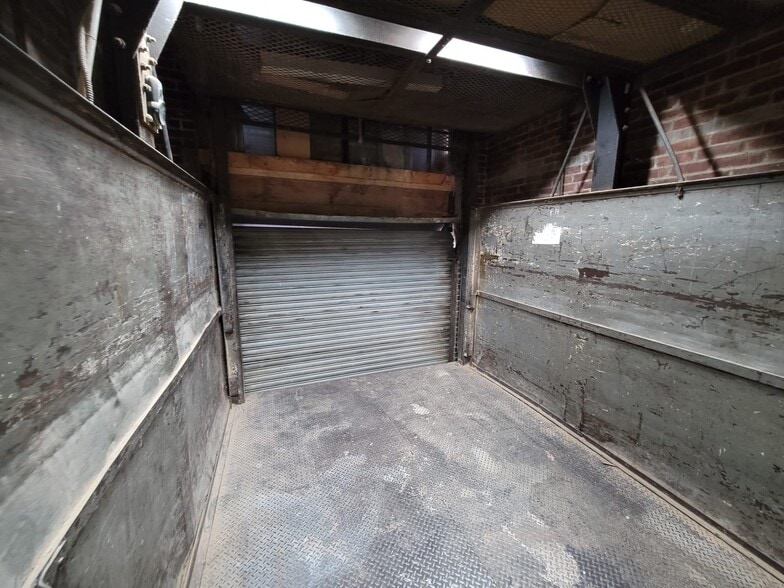 More Photos Of 830 Barry St, Bronx Warehouse For Sale