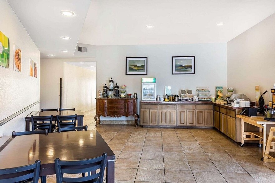 More Photos Of 3135 Old Hwy 395, Fallbrook Hotel For Sale
