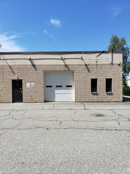 More Photos Of 37 Lark Industrial Pky, Greenville Warehouse For Sale