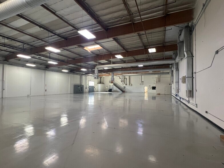 More Photos Of 12840 Bradley Ave, Sylmar Warehouse For Lease