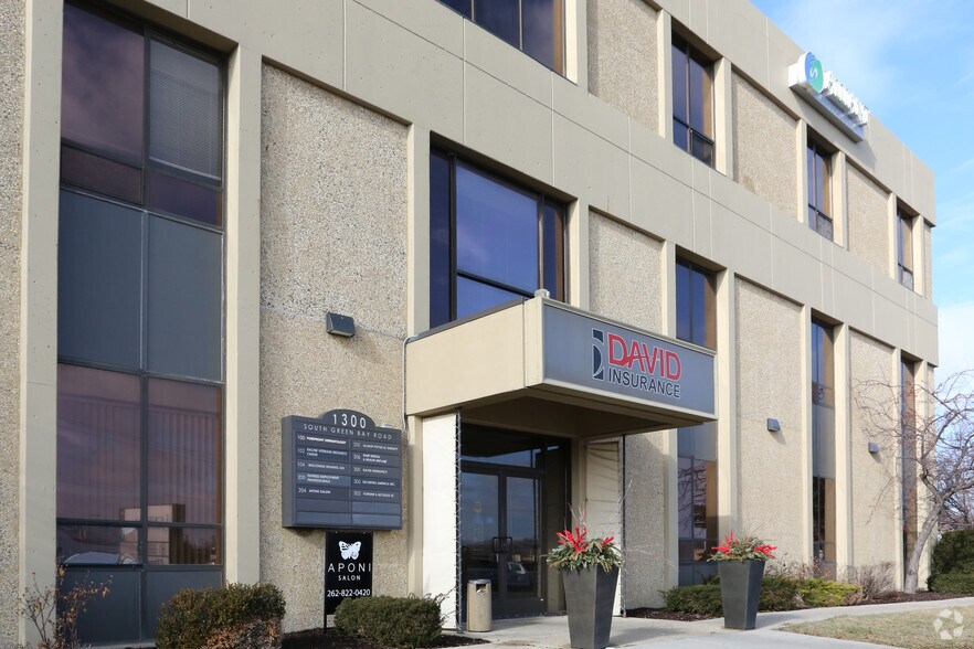 More Photos Of 1300 S Green Bay Rd, Racine Office For Lease