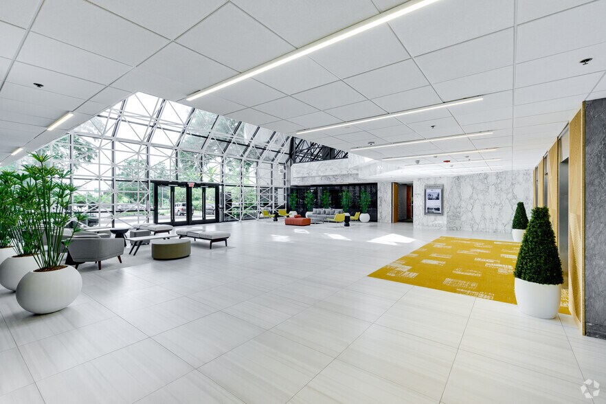 More Photos Of 901 N Lake Destiny Dr, Maitland Office For Lease