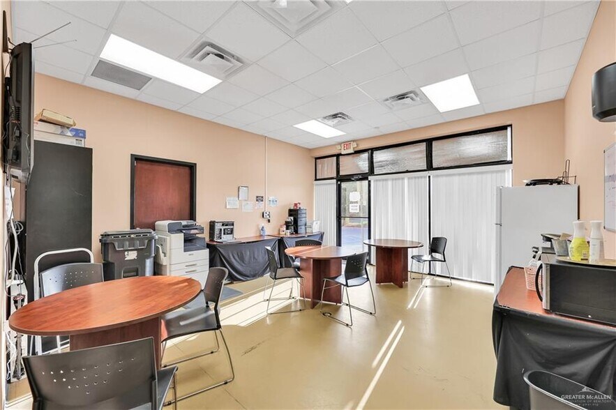 More Photos Of 2507 US Highway 281, Pharr Storefront For Sale