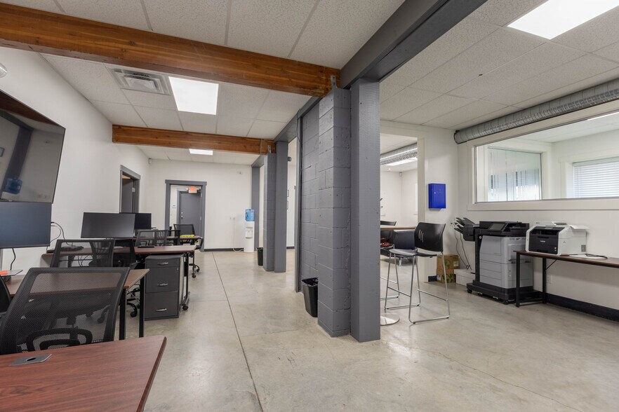 More Photos Of 22867 Fraser Hwy, Langley General Retail For Lease