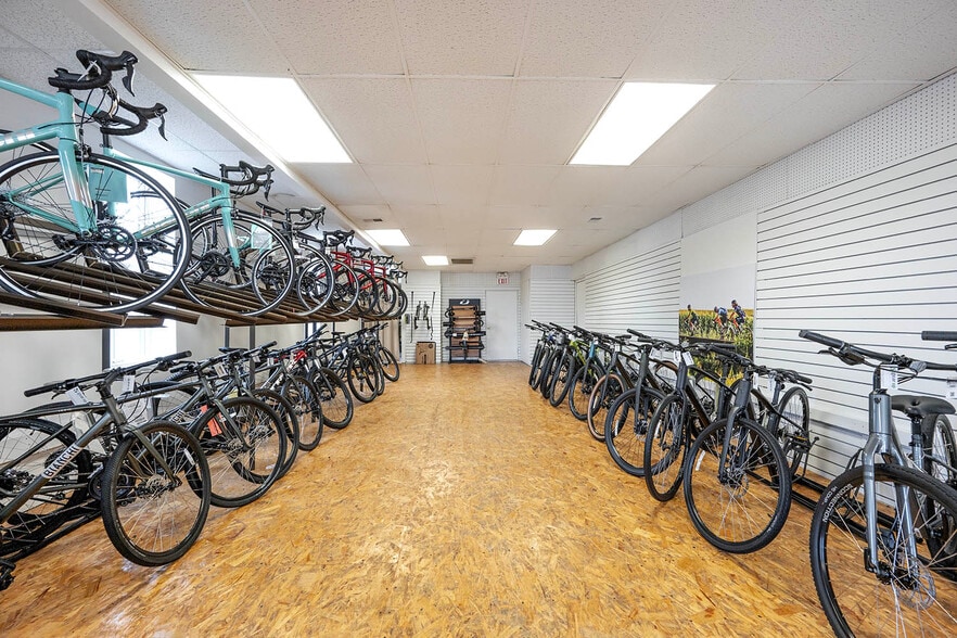 More Photos Of 126 W Main St, Plainfield Storefront For Sale