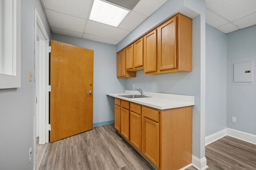 More Photos Of 2-4 S Easton Rd, Glenside Office Residential For Lease