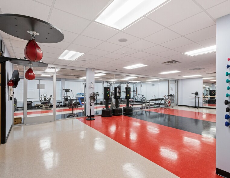 More Photos Of 11878 Hubbard St, Livonia Medical For Lease