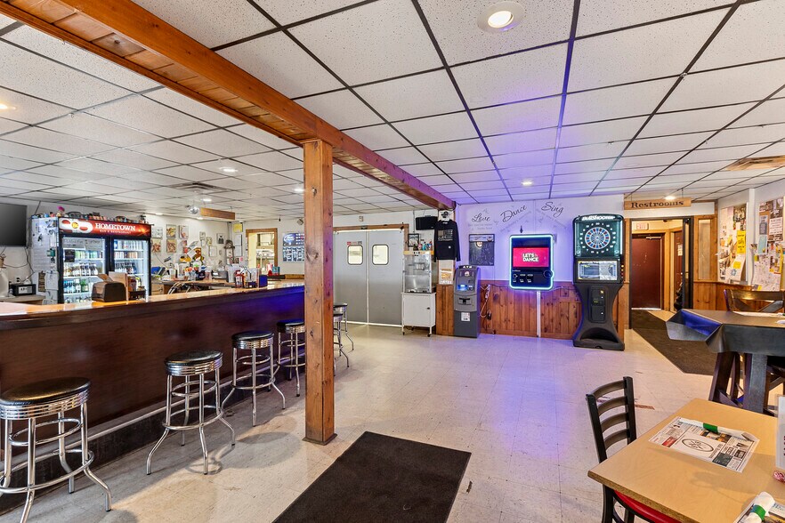 More Photos Of 211 N Maple Ave, Oconto Falls Restaurant For Sale