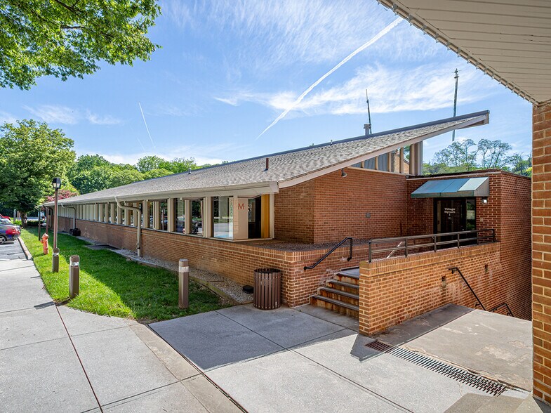More Photos Of 2 Hamill Rd, Baltimore Office For Sale