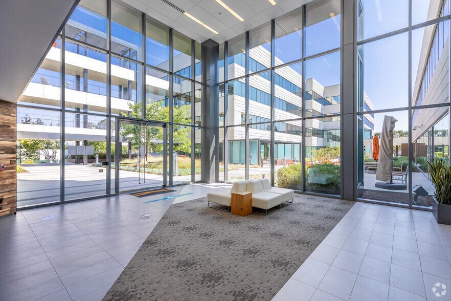 More Photos Of 9868 Scranton Rd, San Diego Office For Lease