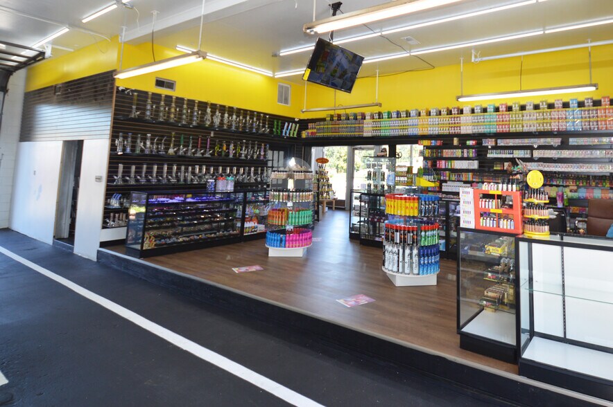 More Photos Of 4810 Country Club Rd, Winston-Salem Auto Repair For Lease