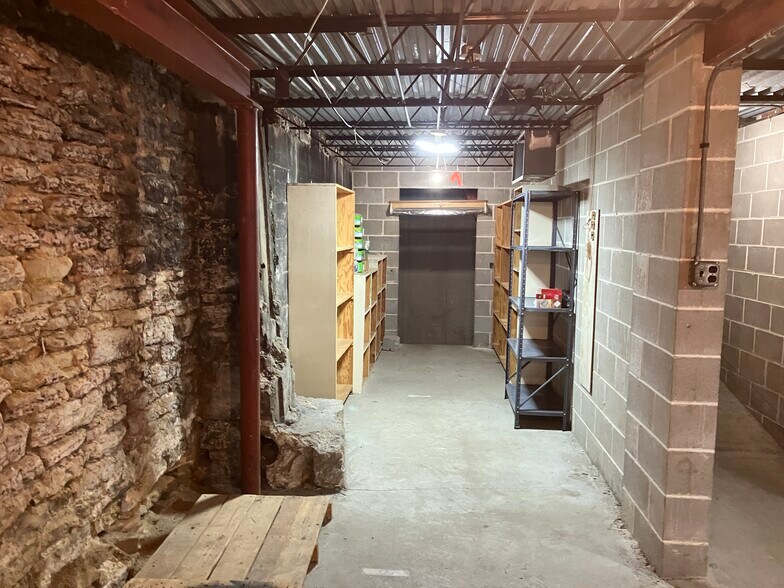 More Photos Of 211 W 1st St, Dixon General Retail For Sale