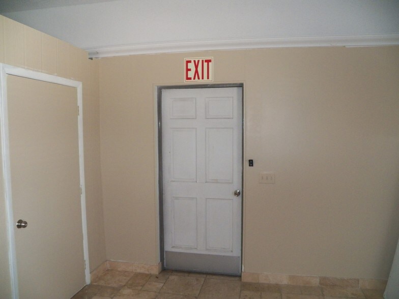 More Photos Of 320 S Federal Hwy, Stuart Freestanding For Lease