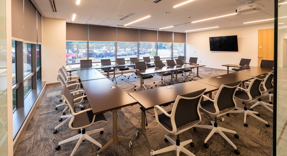 More Photos Of 2300 Corporate Park Dr, Herndon Unknown For Lease