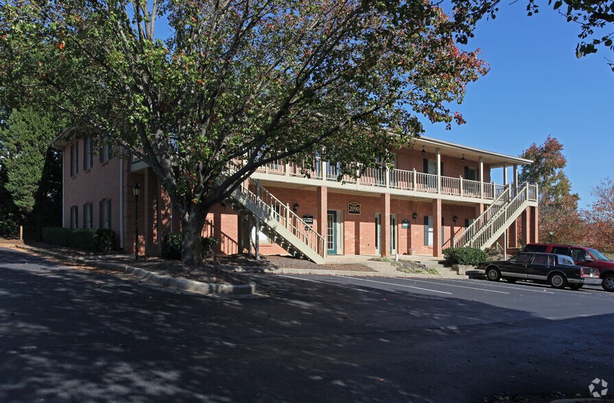 More Photos Of 2050 Buford Hwy, Buford Unknown For Lease