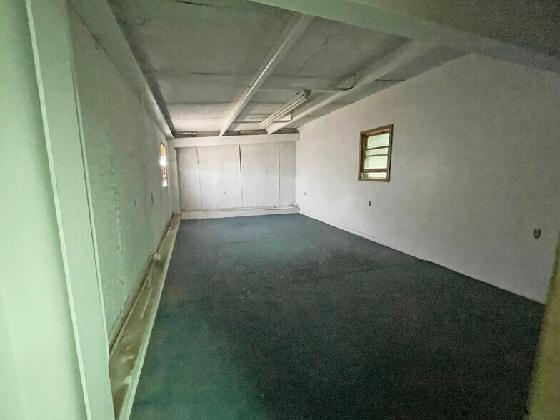 More Photos Of 504 SW 2nd St, Dimmitt Warehouse For Sale