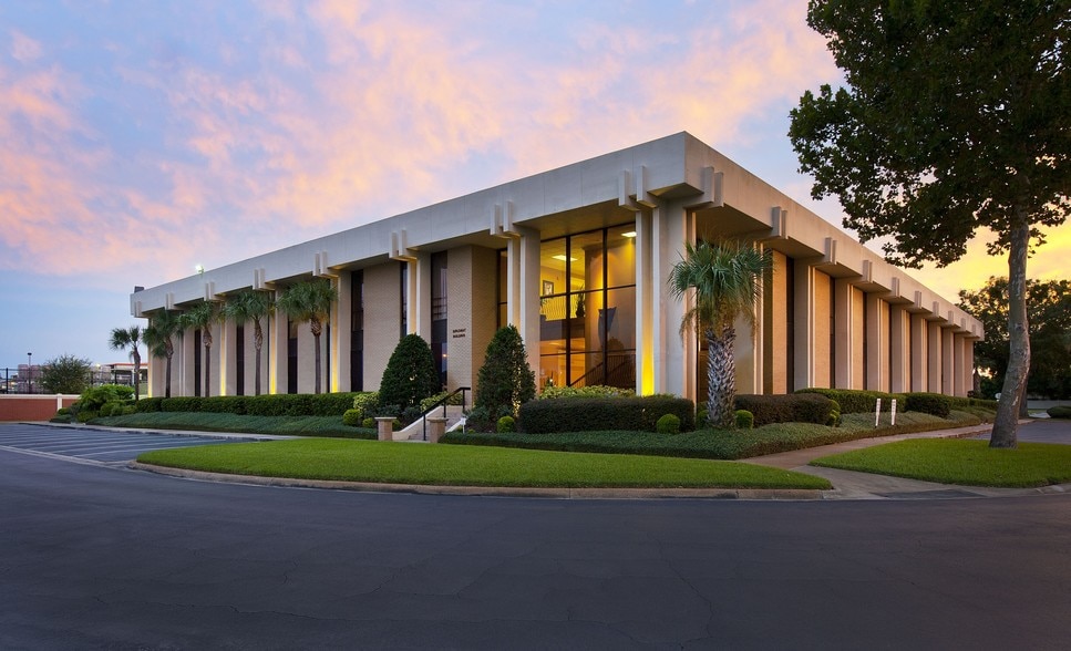 More Photos Of 5405 Diplomat Cir, Orlando Loft Creative Space For Lease