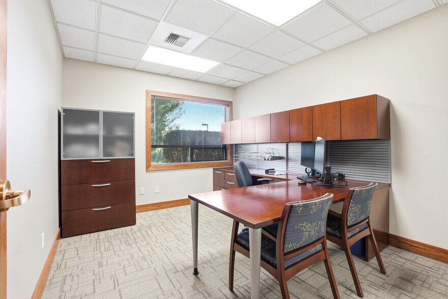 More Photos Of 801 N 39th Ave, Yakima Office For Sale