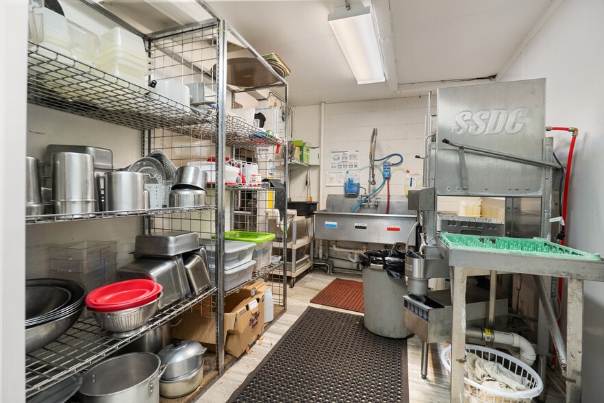 More Photos Of 107 E Main St, Hardy Restaurant For Sale