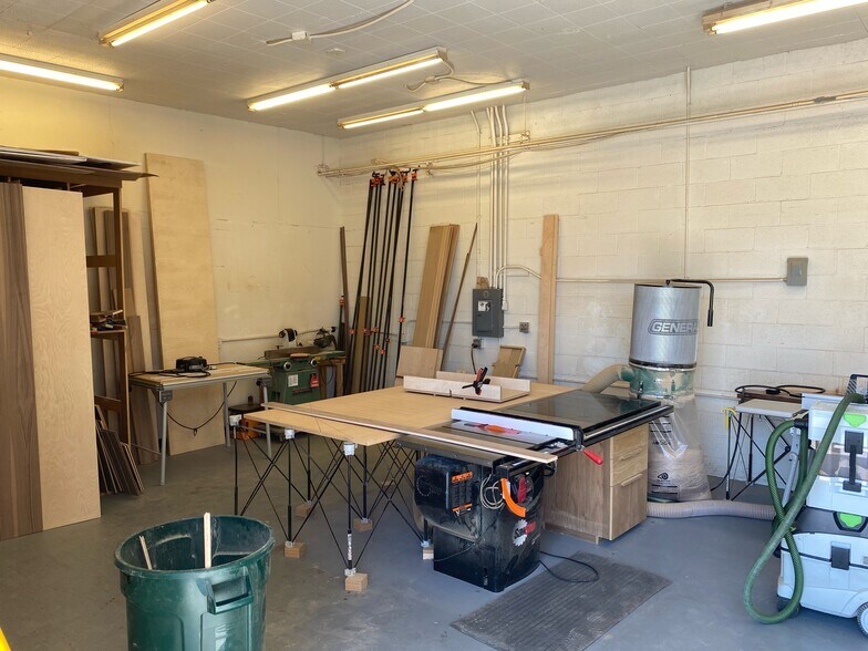 More Photos Of 14630 Titus St, Van Nuys Manufacturing For Lease