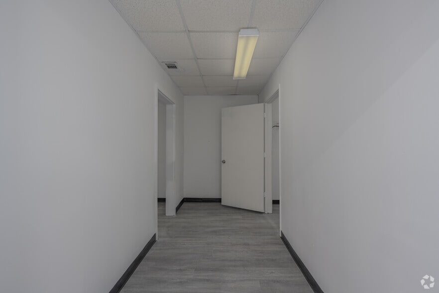 More Photos Of 5051 David Strickland Rd, Fort Worth Warehouse For Lease