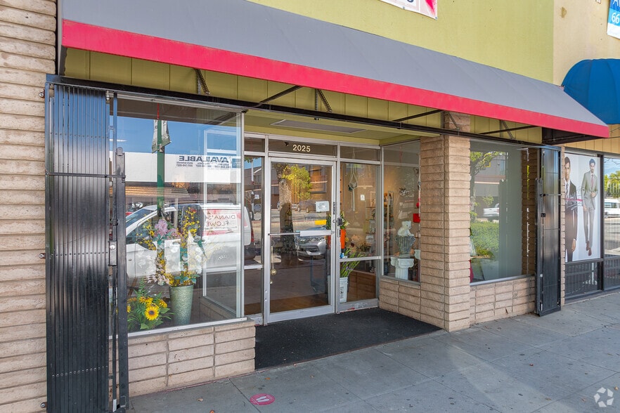 More Photos Of 2021 Chester Ave, Bakersfield Storefront For Lease