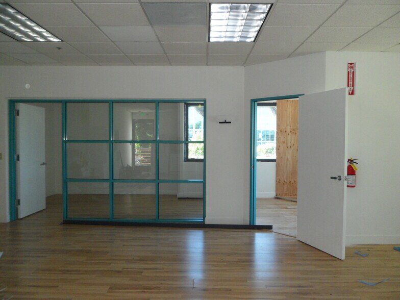 More Photos Of 102 Persian Dr, Sunnyvale Office For Lease