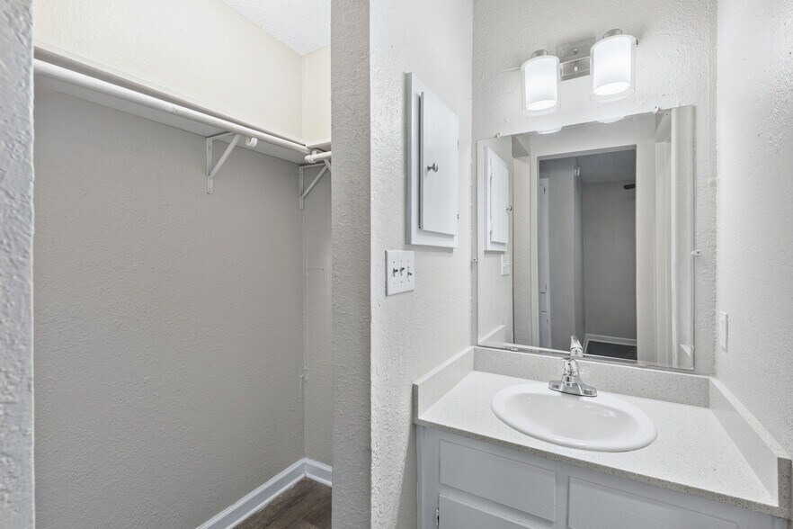 More Photos Of 4314 Gillis St, Austin Apartments For Sale