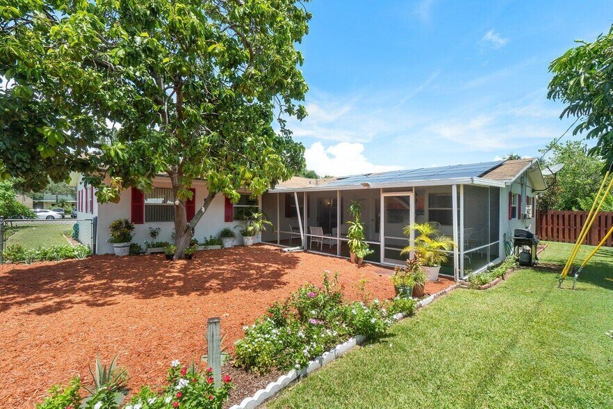 More Photos Of 2211 SE 3rd St, Boynton Beach Apartments For Sale