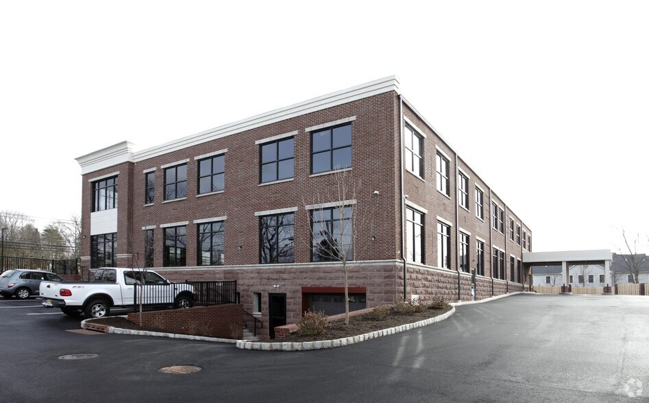 More Photos Of 475 N Bridge St, Bridgewater Medical For Lease