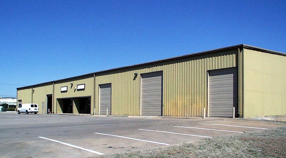 More Photos Of 3686-3690 S Miller Park Dr, Garland Distribution For Sale