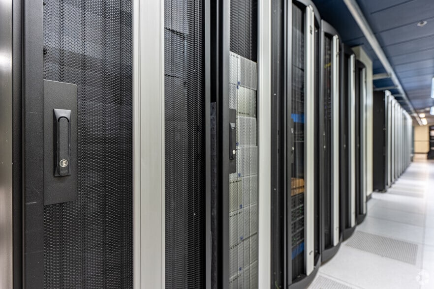 More Photos Of 3250 Wilshire Blvd, Los Angeles Office For Lease