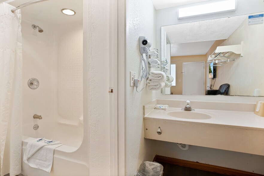 More Photos Of 7455 W Irlo Bronson Memorial Hwy, Kissimmee Hotel For Sale