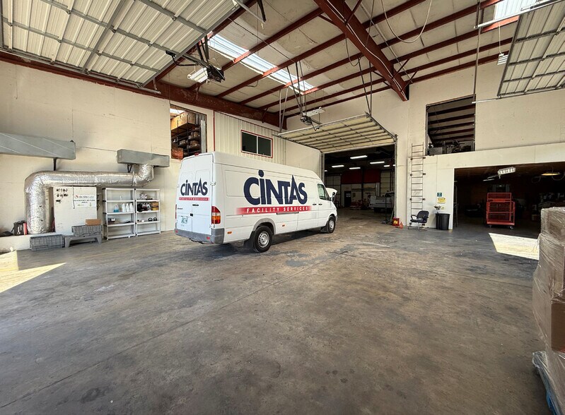 More Photos Of 10110 E 46th Pl, Tulsa Service For Lease