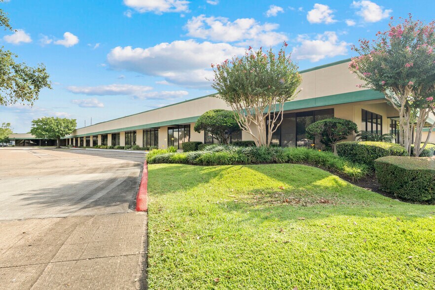 Primary Photo Of 11200-11248 Wilcrest Green Dr, Houston Unknown For Lease