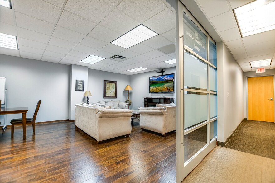 More Photos Of 271 Commercial Dr, Buda Warehouse For Sale
