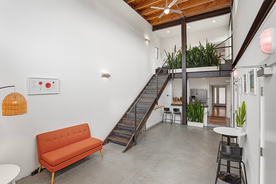 More Photos Of 1322 Innes Pl, Venice Office Residential For Sale