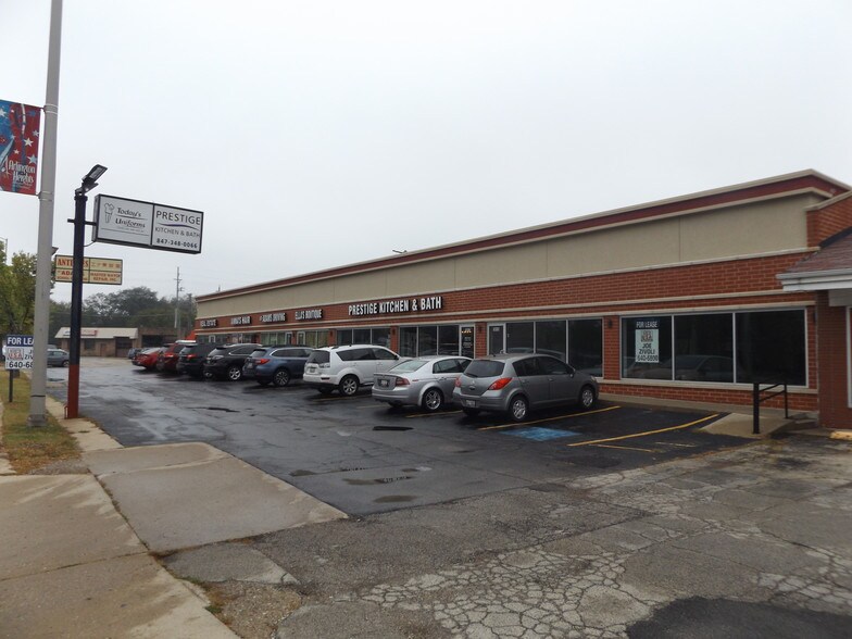 More Photos Of 1005-1015 S Arlington Heights Rd, Arlington Heights General Retail For Lease